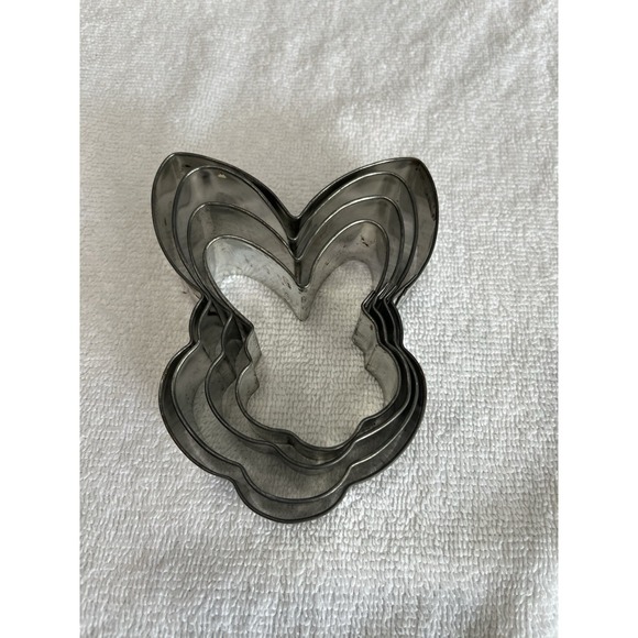 The Unbranded Brand Other - Vintage Bunny Cookie Cutter Set 4 Nesting Sizes Metal Easter Rabbit Baking